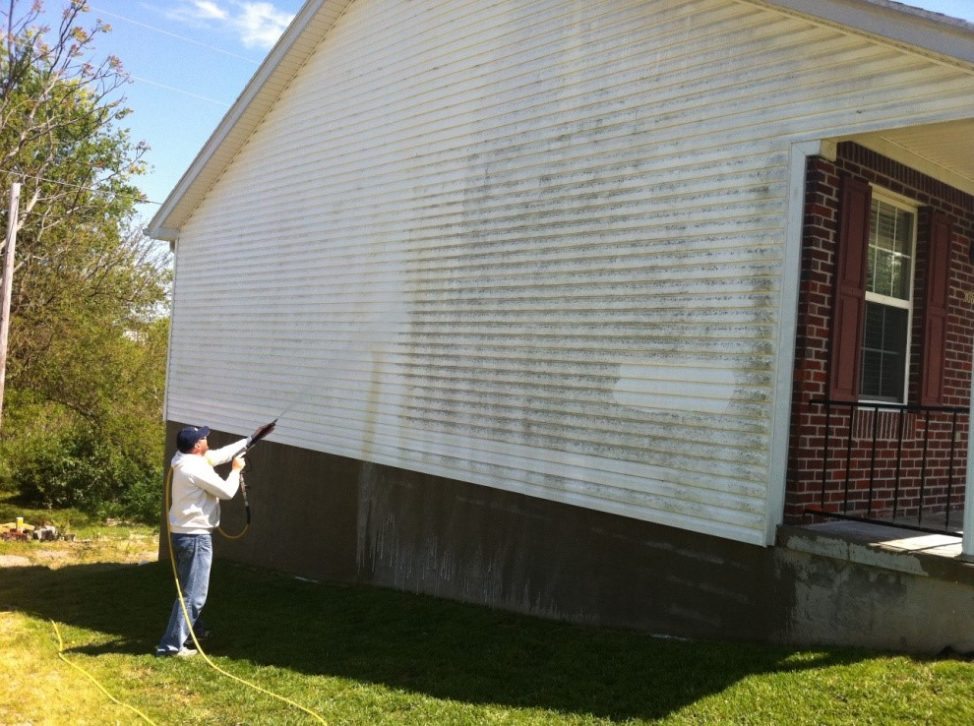 Washing mold and mildew off vinyl siding, half cleaned